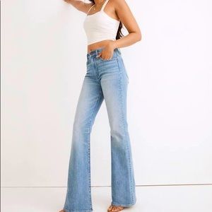 J CREW JEANS  | SIZE 26 | MEDIUM WASH MIDE WAIST FLARE JEANS